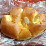 Kuradashi Pan Koubou Romparu - クリームパン（110円）