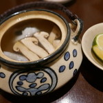 佳肴みを木 - 松茸と鱧の土瓶蒸し、松茸たっぷり！