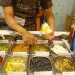 Rocambolesc - トッピング中