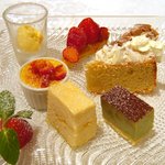 レ・スリジェ - （08/2ディナーデザート）全種盛り