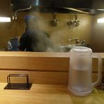 ラーメンゼロ PLUS - 厨房で頑張っている店員さんの姿を見ていると