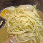 ラーメンゼロ PLUS - ラーメンゼロは、麺は細めでもちもちとした食感。スープは塩気は皆無ですが、しっかりとした魚介系の旨味が感じられておいしく、柔らかめんまや、ジューシーなチャーシューに半熟煮卵が美味しいです。
