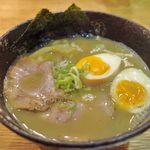 ラーメンゼロ PLUS - 程なくしてラーメンゼロが目の前に運ばれてきました。