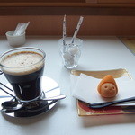 カフェ デ オラ - コーヒー　２００円とオランダちゃんねりきり　２５０円