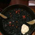 イカとイカ墨のパエリア