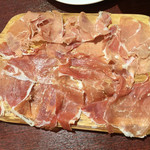 ハモンイベリコとハモンセラーの食べ比べ