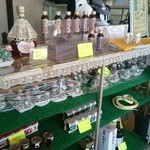 ジャパンスネークセンター 食堂 - 店内のお土産品。