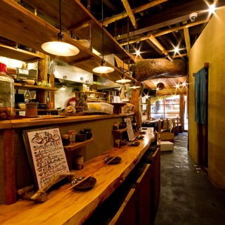 少人数からちょっとした団体さまも楽しめる空間♪