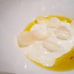 カンテサンス - 塩とオリーブ油が主役 山羊乳のバヴァロワ