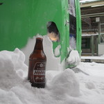 くどうラーメン - 雪で冷やします。こういうのっていい！