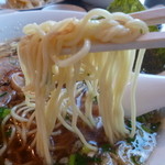 中華厨房　武 - 細麺アップ