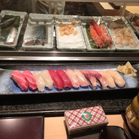 築地 寿司岩 総本店 - 綺麗な握りですが