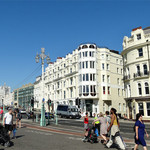 BANKERS - ブライトン海岸沿いの街並み