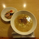 酒楽亭 空庵 - 鶏ラー麺　８００円なり
            おお！美味しそうです！鶏白湯のスープなので透明感はありません