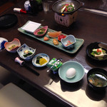 しゃくなげ荘 - あさごはん　肉あります