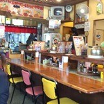 中華そば 麺や食堂 - 昭和レトロな店内