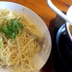 中華そば 麺や食堂 - 量も茹で加減も満足の替え玉100円