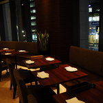 ワイン&カジュアルイタリアン  amaze - ゆったりソファー席はもちろんのこと立ち飲みスタイルもありますよ！