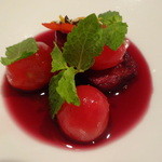 レストラン・モリエール - 2015.9　⑩デザート２　トマトベリー＆赤ワインでコンポートしたパイナップル　
            　　　　　　　赤ワインのシロップに黒胡椒とミントのアクセント～♬
            
            