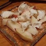 ビストロ シン 2 - 【2015年9月】羊のシェイブルチーズ桃