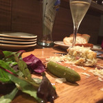 wine&fun bistro en - キッシュ（食べかけ笑）