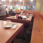 Robatayaki Isogai - 週末でお店は大賑わいだったんですが予約してたんで奥のテーブル席を確保してもらって１０人前後の宴会です。