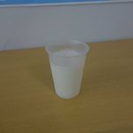 ミルク工房 - まずは私も個人的に好きなノンホモ牛乳100円を購入。