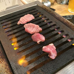 立喰い焼肉 治郎丸 - ノドモト、コメカミ