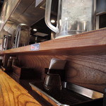 龍旗信RIZE - カウンター席のみの構成でスッキリした内装