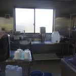 ミルク工房 - この日は稼働していませんでしたが、売店横には調理室もあり、日によってはフル稼働で色々なスイーツが作られているのかも知れません。