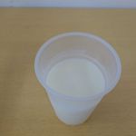 ミルク工房 - 写真はただの牛乳なので地味ですが、飲み始めは濃厚ながら後味がキリッとしたノンホモ牛乳はやはり大好きだ！ということを実感した久々のノンホモ牛乳体験でした。