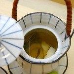 鮨十 - 土瓶蒸し　中の具は松茸、三つ葉、ぎんなん、アイナメ