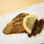鮨十 - のどぐろの焼き物 わさびの茎の漬物添え