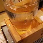 Shumino Sato Isaribi - 溢れるくらい日本酒は注いでくれます。少し飲んじゃいましたが、巻機です