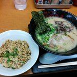 博多らーめん いのうえ - Aセット880円。以前の750円から比べ130円の値上げ。