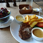 PRINCESS VICTORIA - 【料理】リブアイステーキ、グリーンサラダ