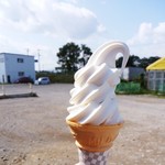 余湖農園 - 牛乳ソフトクリーム　270円