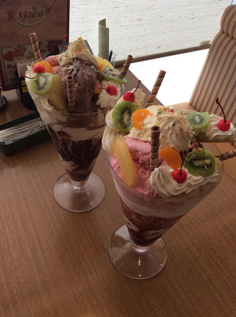 デカ盛りオフ会 超巨大ビッグパフェを大食い スイーツ 静岡県 富士宮市 By ナツメグ 閉店 香穏 富士宮 洋食 食べログ