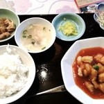 又来軒 岡山遊プラザ店 - イカのチリソース煮定食：500円（ランチパスポート利用）