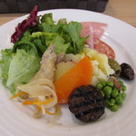 ユーロフーズアンドバー グラン・ムリ - 前菜～魚のエスカリッシュ、ナスのバルサミコ、グリーンピース、サラミ、ニンジン、
レンコン、サツマイモ、ポテト、サラダ他