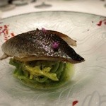 軽く燻した「北海道産新秋刀魚」と梨、大葉を練り込んだ冷製タリオリーニ すだちの香り