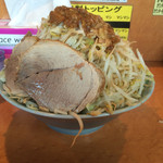 立川マシマシ ロイヤルスープ - 高さをお見せしたかったのですがもっと下から撮らないとわからないですね