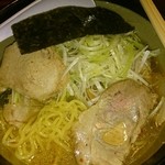 らーめん マサル - 辛ネギ塩チャーシュー(フラッシュあり)