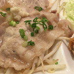 あま屋 - 静内産ホエー豚の塩豚、山わさび添え