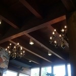 カフェテリア 風の音 - 再）さかえ屋本店は、長崎街道沿いの築約８０年の古い建物を移築しています。