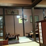 いち川 - 店内もそれなりに風情があります。