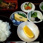 いち川 - 『いち川定食』（１３４０円）、鰻は二切れですがコスパはgood。