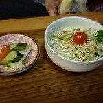 いち川 - サラダも普通。