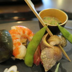 懐石一空 - ツブ貝、巻き海老、ミズ和え物、茄子　アップ