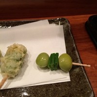 天冨良 よこ田 - 黄色くなる秋のギンナンになる前の新ギンナン。写真右は揚げる前の姿